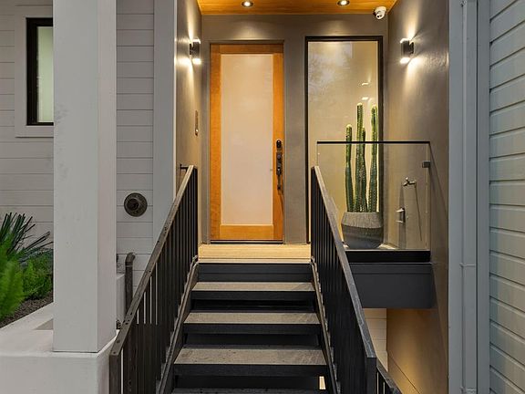 3rd image of 547 Missouri St