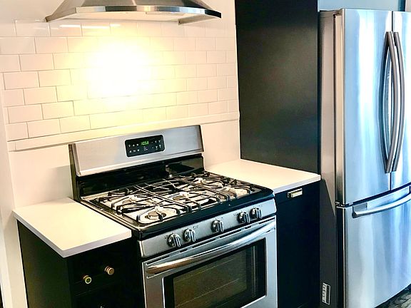 Kitchen 2 (new appliances)