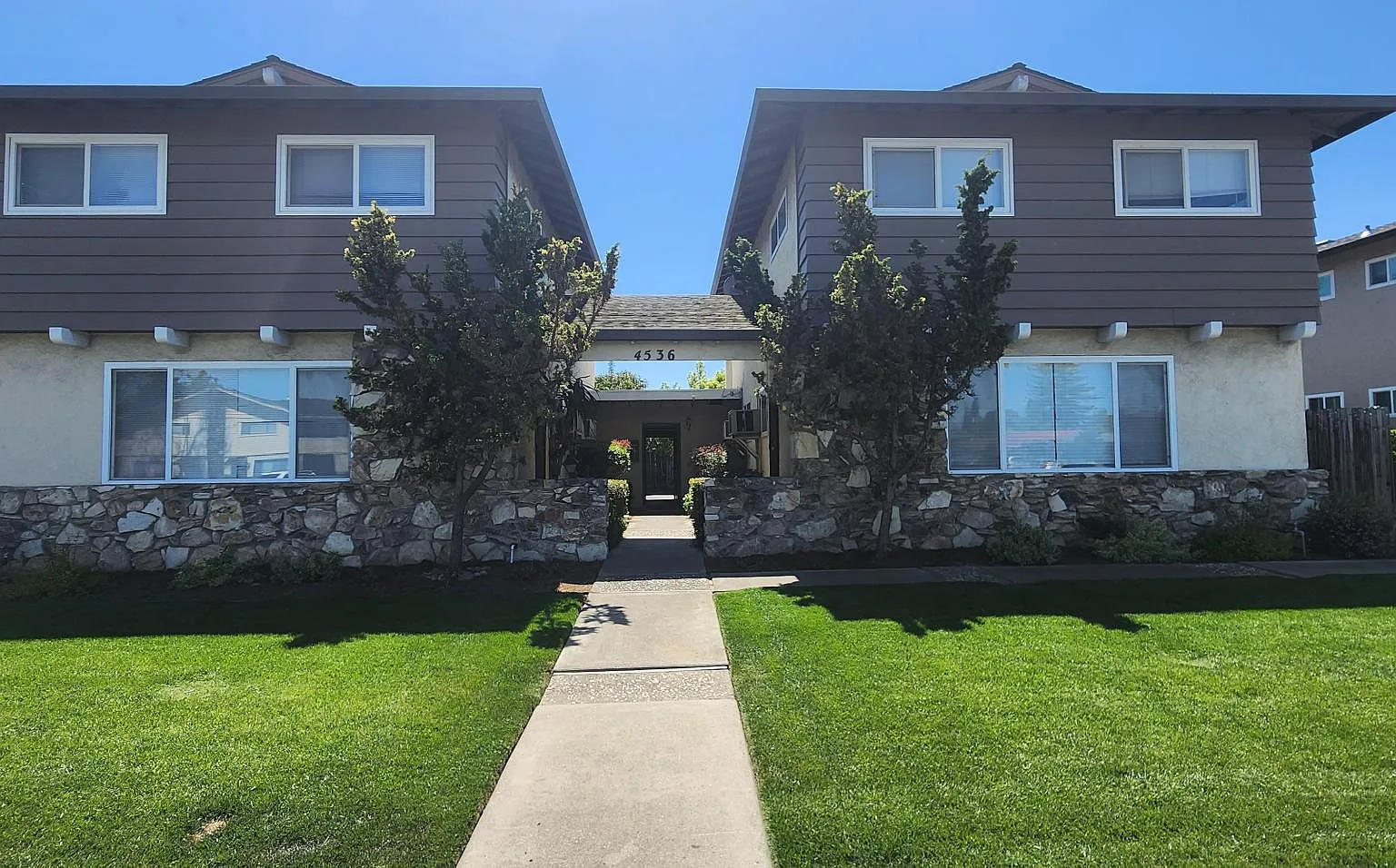 2 bed, 1.5 bath, 875 sqft, $2,900 — Photo 1