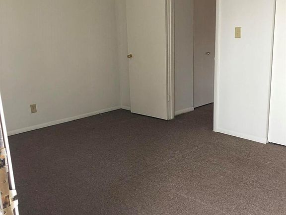 5th image of 1002 Quail Dr APT 11