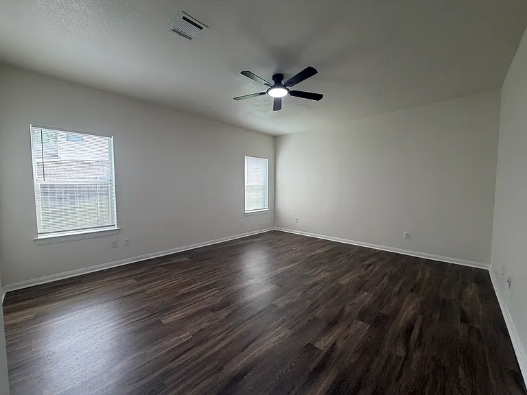 13802 Greyfield Ln — Photo 3