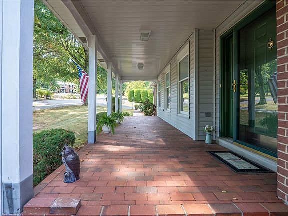 5th image of 206 Apple Hill Dr