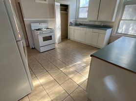411 Laurel Hill Ave, Cranston, RI