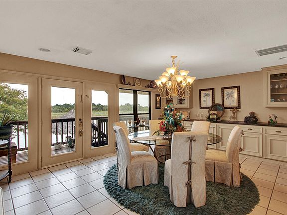 4th image of 323 Palm Dr