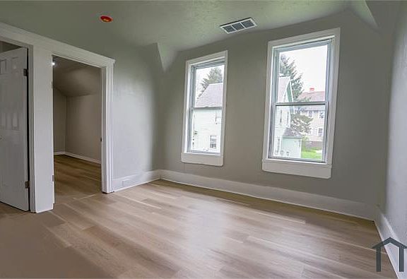 3rd image of 3514 W 58th St #Up