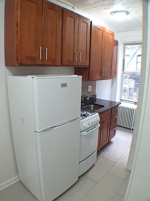 Rented by Glasser Realty LLC | media 16