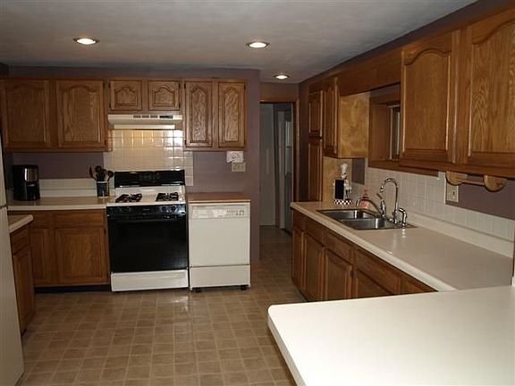 3rd image of 615 N Union St