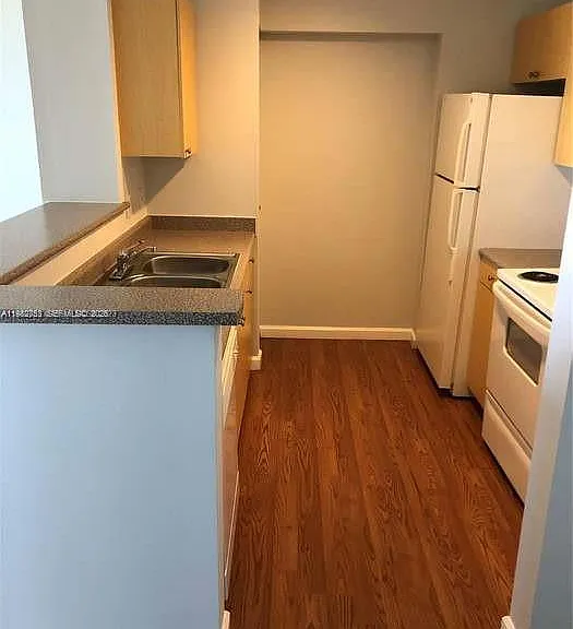 1919 Van Buren St #619A — Photo 4
