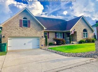 2 Meadowbrook Cir, Hurricane, WV 25526