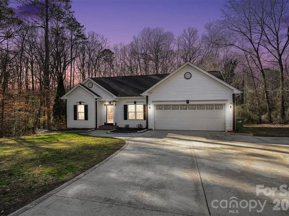 781 Woodlawn Ave, Mount Holly, NC 28120