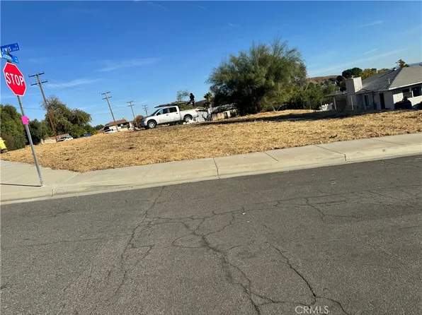 220 N Lewis St, Lake Elsinore, CA 92530