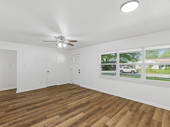 3rd image of 13530 Glenside Dr