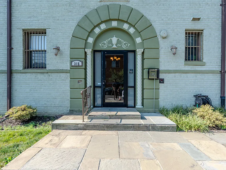 315 Evarts St NE #102 — Photo 36