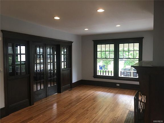 3rd image of 155 Oxford Ave