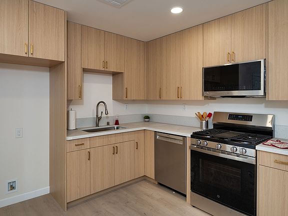 3rd image of 2400 Del Mar Ave #7819