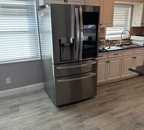 New appliances. Refrigerator has 2 ice makers, one from the door and underneath to make circular ice.