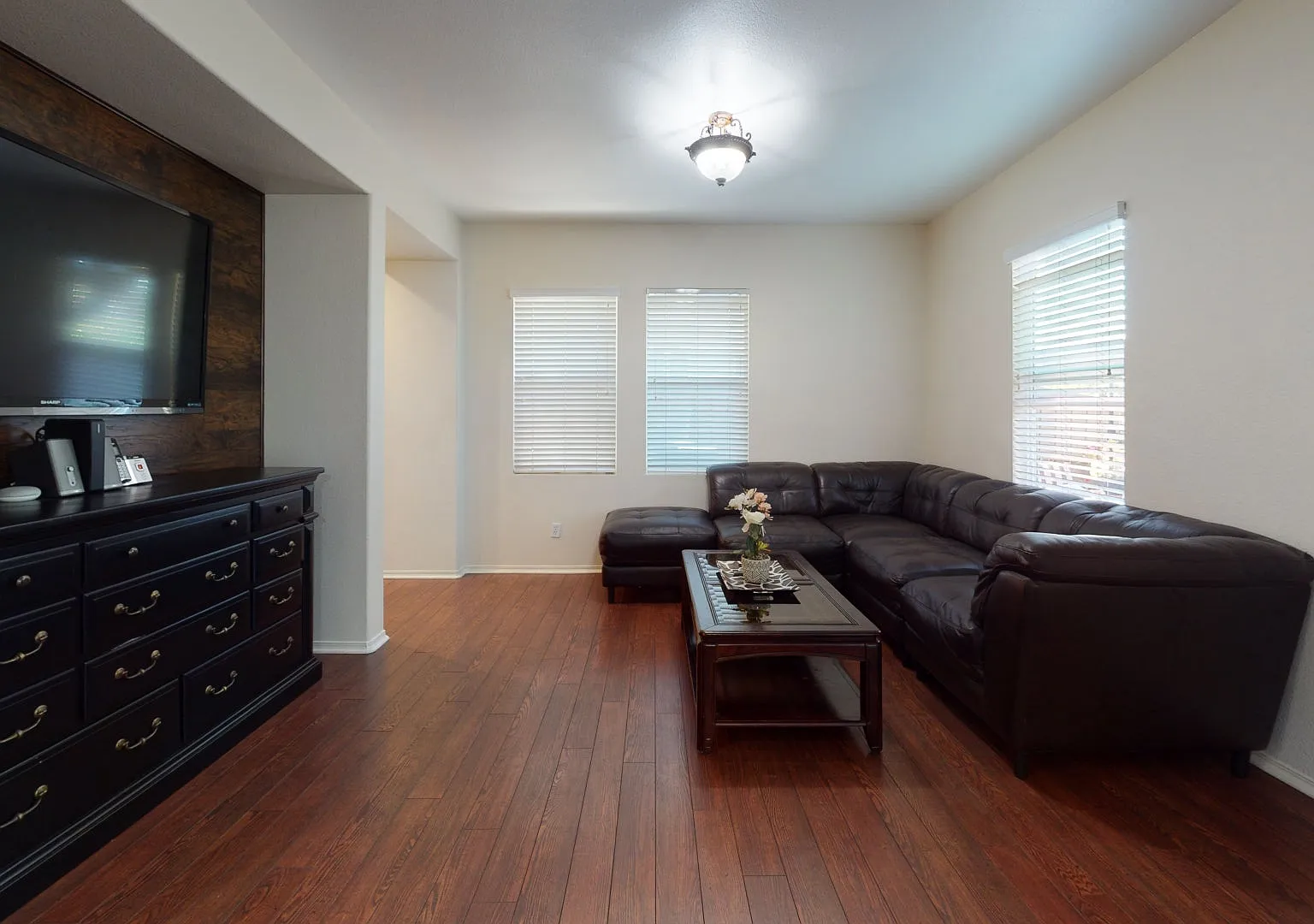3 bed, 2.5 bath, 1550 sqft, $3,800 — Photo 4