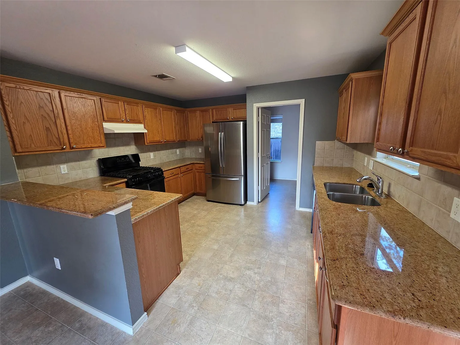 4 bed, 2.5 bath, 2073 sqft, $2,150 — Photo 4