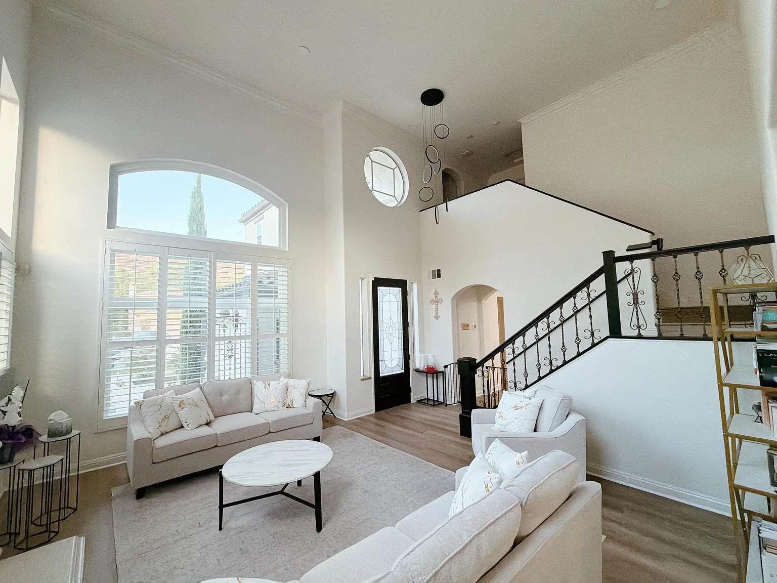 4 bed, 2.5 bath, 2722 sqft, $7,500 — Photo 3