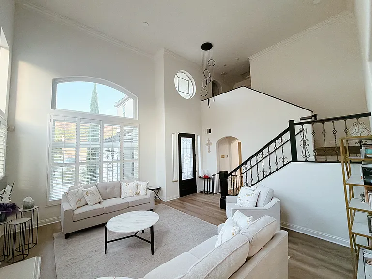 1060 Ginger Cir — Photo 3
