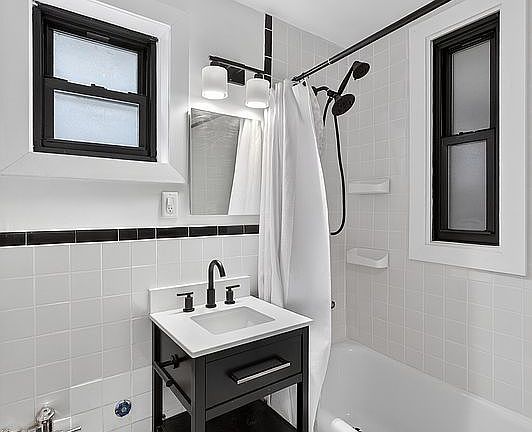 5th image of 88 Horatio St APT 3C