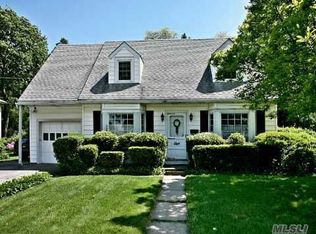 70 Hernan Ave, Locust Valley, NY 11560
