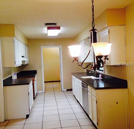 3rd image of 2122 Stratford Dr