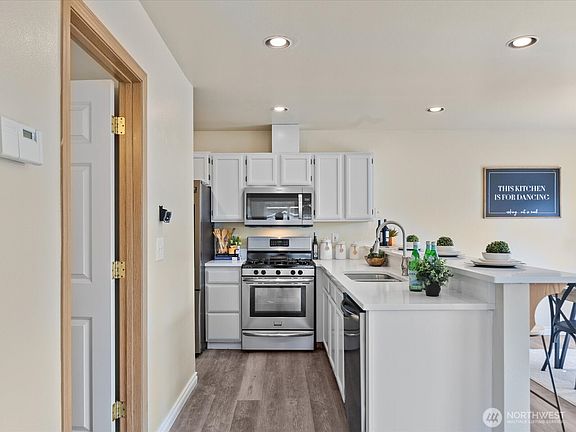 3rd image of 4320 NE 151st Street #94