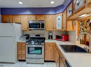 79 Boulder Run Rd, Paterson City, NJ 07501