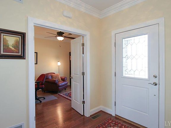 5th image of 1089 Oak Lawn Dr N