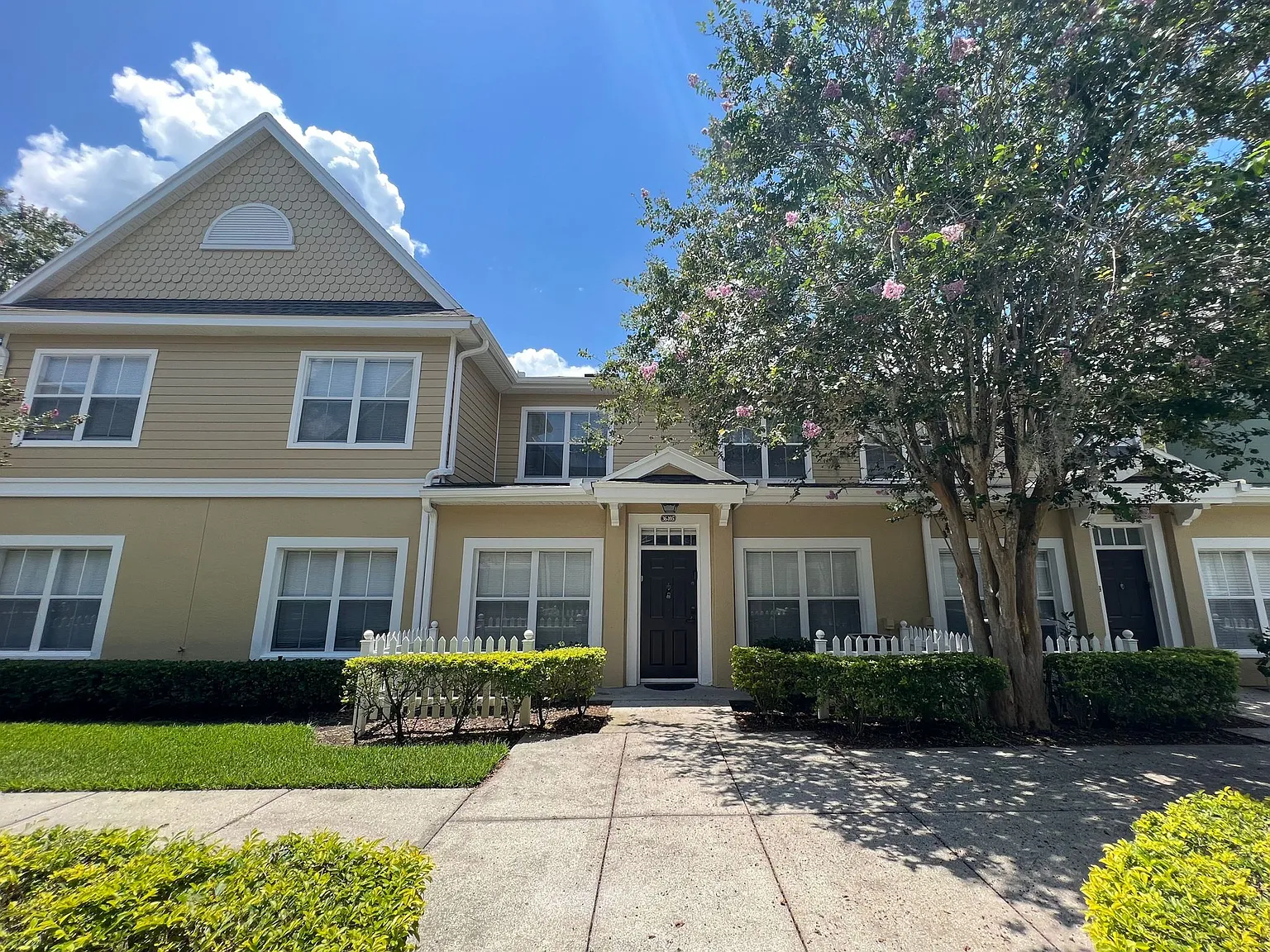 3 bed, 1296 sqft, $2,100 — Photo 3
