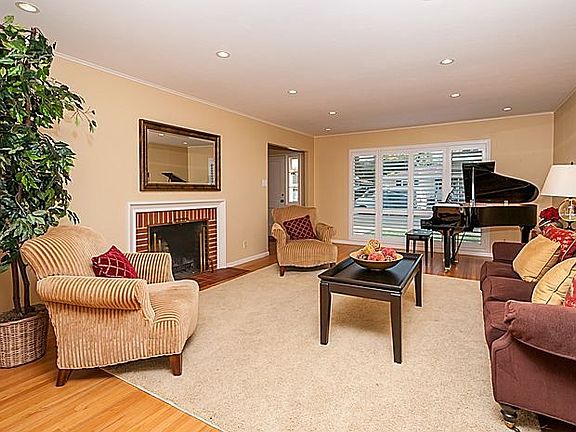 2nd image of 422 Heather Ln