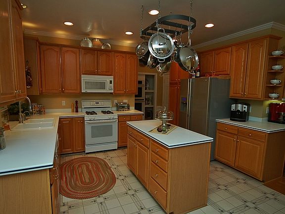 5th image of 2101 Regents Park Ln