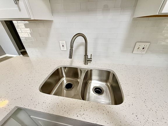 3rd image of 5733 S Calumet Ave #Avenue2e