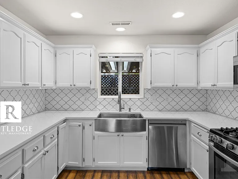 1013 Hope Dr — Photo 14