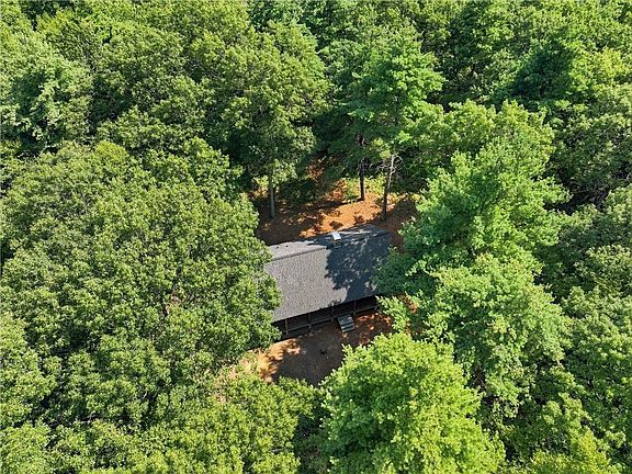 4th image of 340 Snake Hill Rd