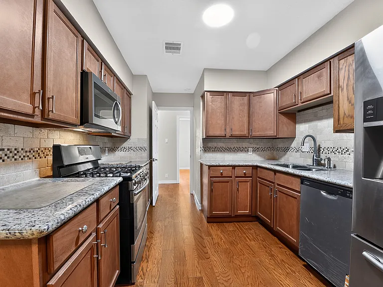 3002 Tanglebriar Dr — Photo 11