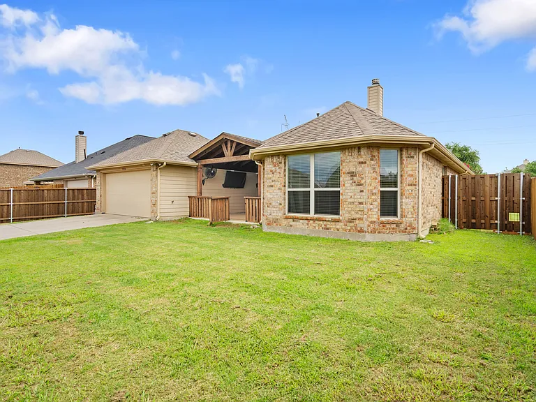1024 Hidden Creek Dr — Photo 23
