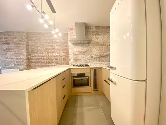 Rented by Nolita Group | media 12