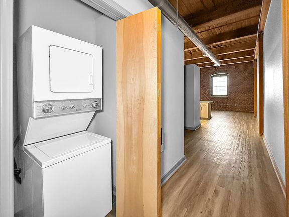 3rd image of 1601 Walnut St APT 409