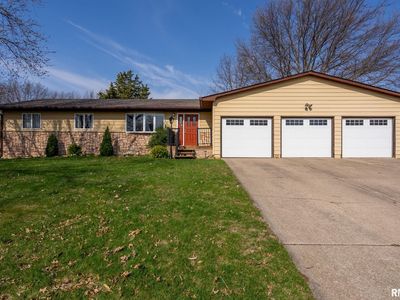 120 S 27th Ave, Eldridge, IA, 52748