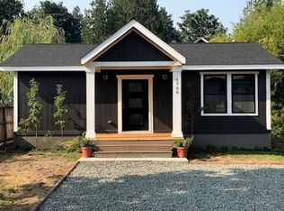 6700 NE Geneva St, Suquamish, WA 98392