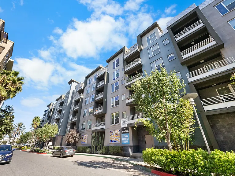 Stadium House Apartments — Photo 91