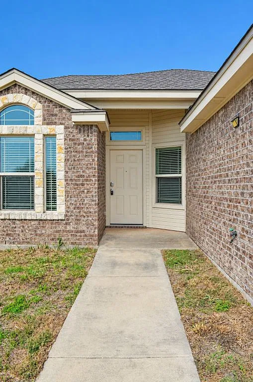 4 bed, 1620 sqft, $1,725 — Photo 2