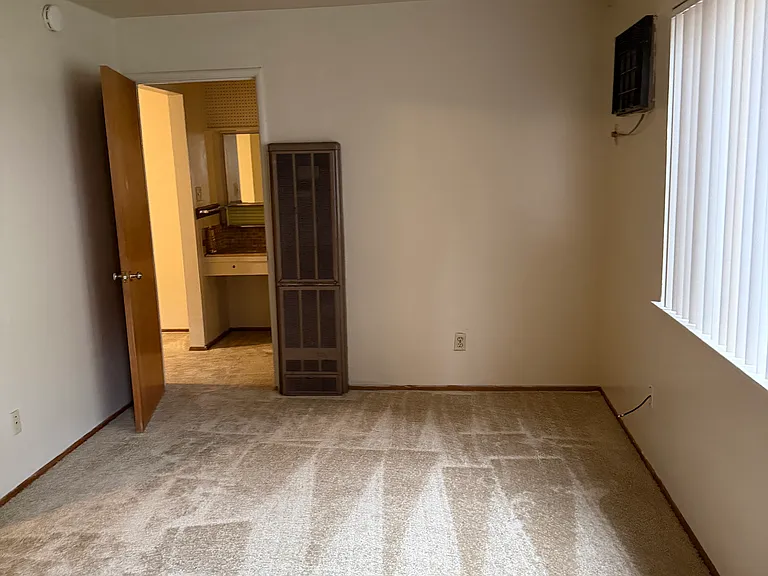 2406 G St — Photo 4