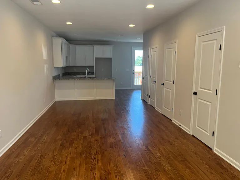 467 Morton Ave #102 — Photo 3