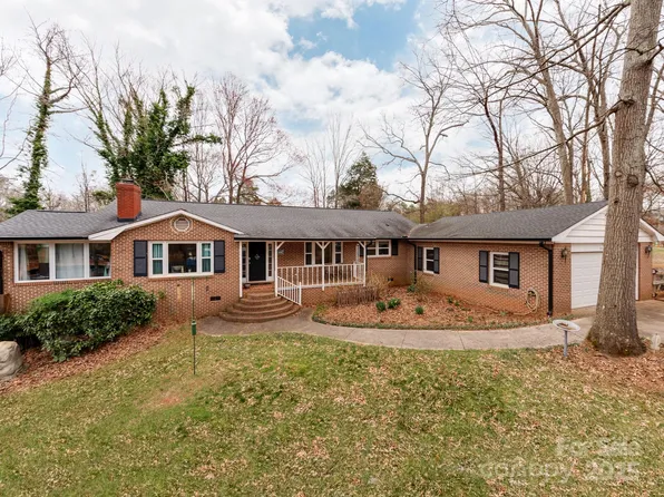 9524 Fairlane Dr, Charlotte, NC 28214