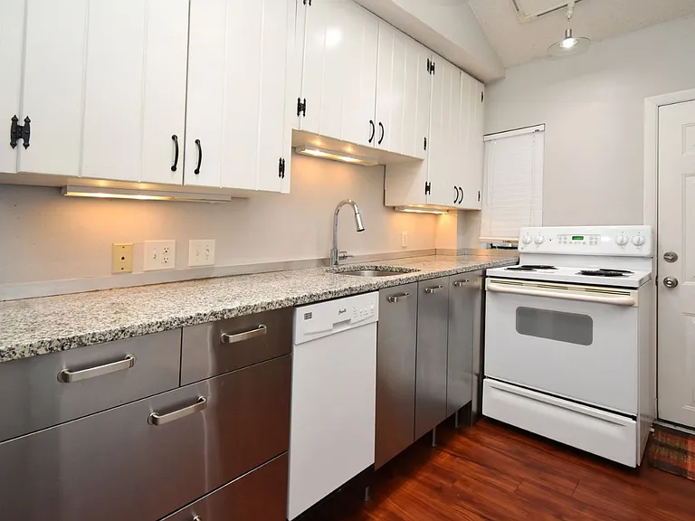 1222 Illinois St — Photo 12