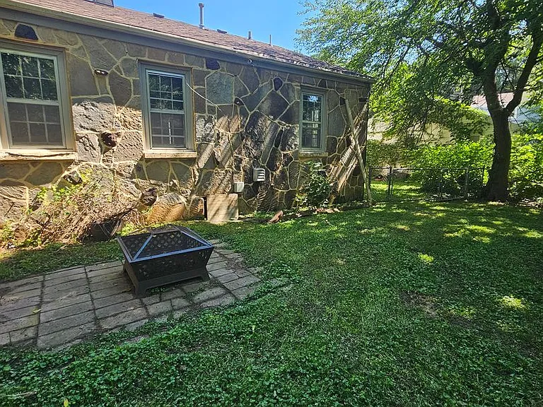 1954 E Cherry St — Photo 17