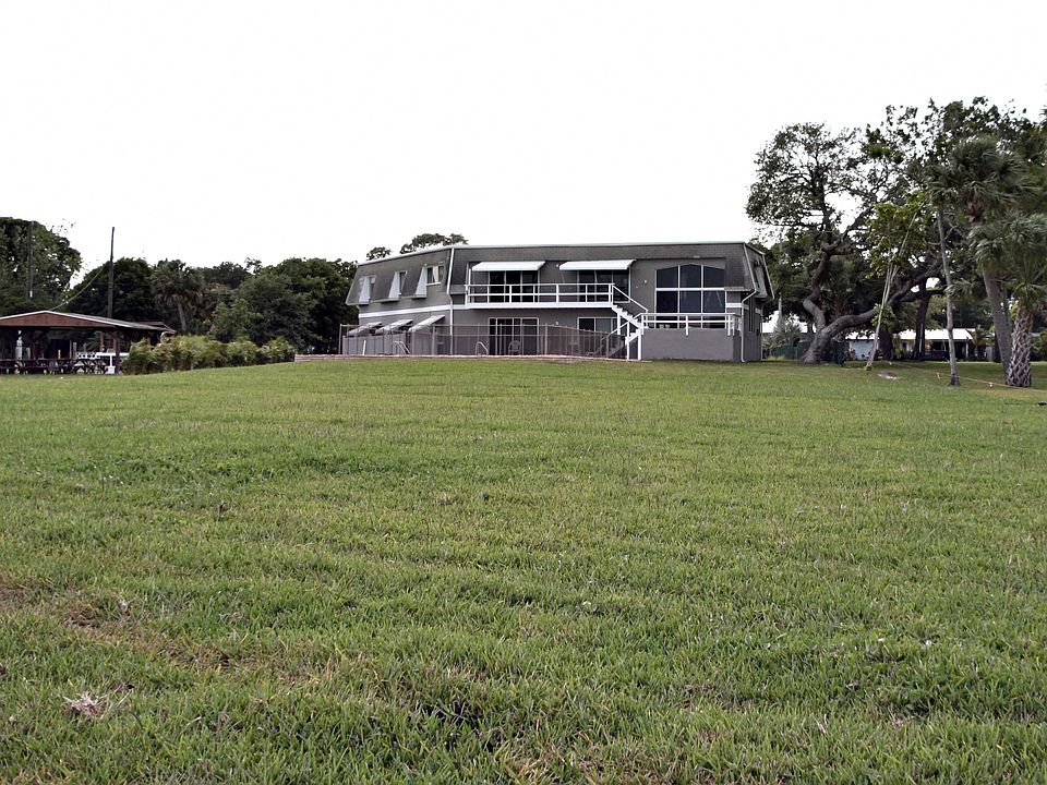 1st image of 9852 Riverview Dr